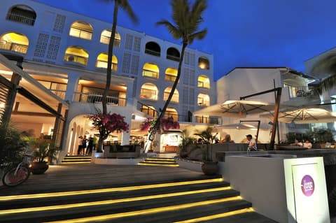 Holland House Beach Hotel, Lobby lounge