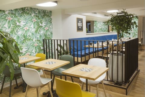 The Playce Hotel & Bar by Happyculture, Breakfast area