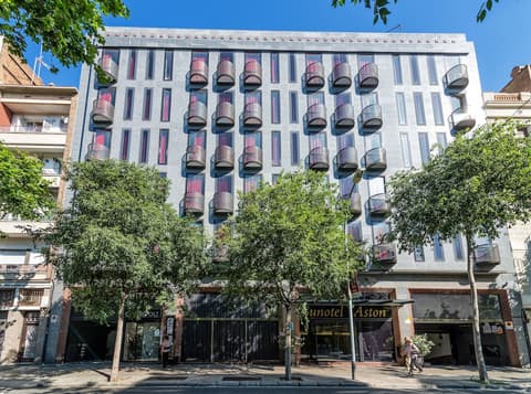 Sunotel Aston, Front of property