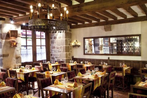 Auberge Saint-Pierre, Dining