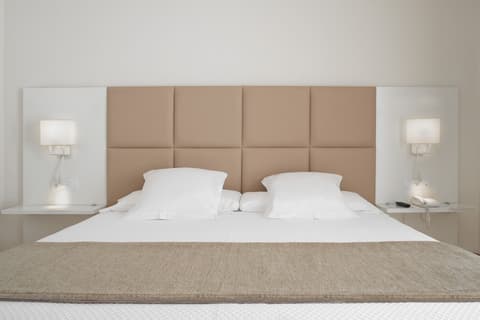 Hotel Pirineo Figueres by Pierre and Vacances, Room