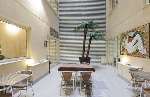 Hotel Sagrada Familia, Courtyard