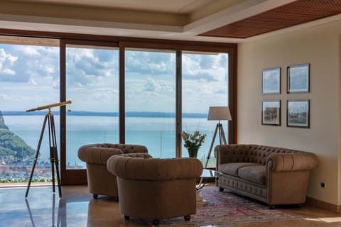 Madrigale Panoramic Lifestyle & Soulful Hotel, Lobby sitting area