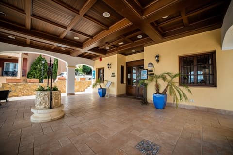 Ona Las Lomas Manga Club, Reception