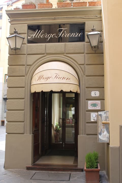 Albergo Firenze, Front of property