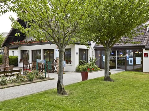 Kyriad Meaux, Exterior