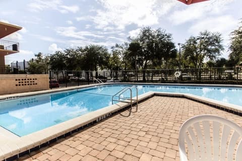 Suburban Studios International Drive, Pool