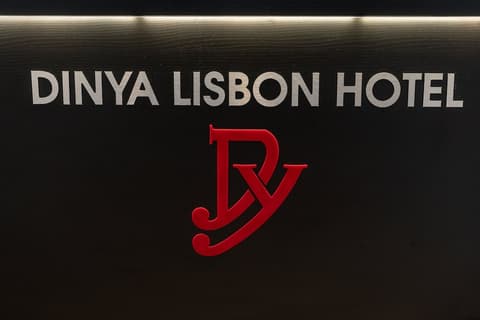 Dinya Lisbon Hotel, Reception