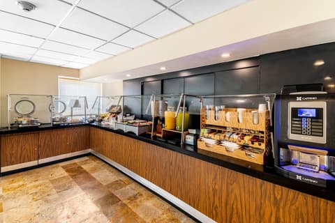 City Express by Marriott Cancun, Breakfast meal