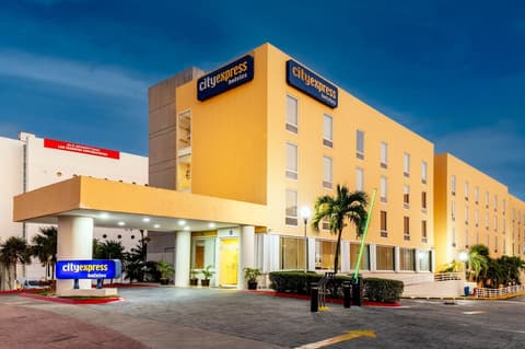City Express by Marriott Cancun, Exterior