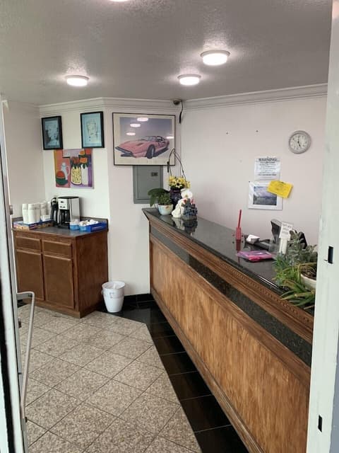 Economy Inn Monterey, Reception