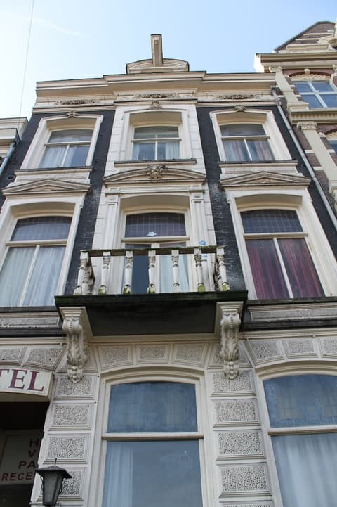 Aston City Hotel, Interior entrance