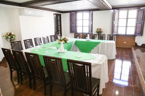 El Carmen Hotel, Business center