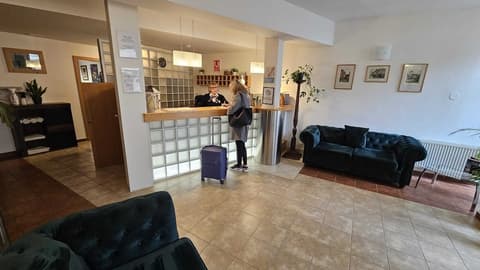 Hotel Claris, Reception