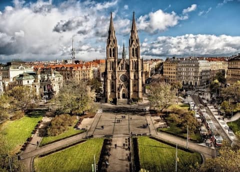 Hotel Claris, Exterior