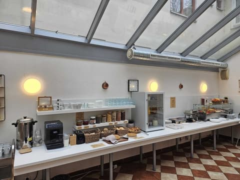 Hotel Claris, Restaurant