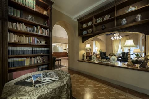 Posta Donini 1579 UNA Esperienze, Lobby