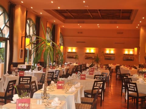 Hotel Alhambra Thalasso, Restaurant