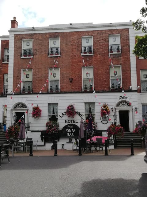 Lansdowne Hotel, Front of property