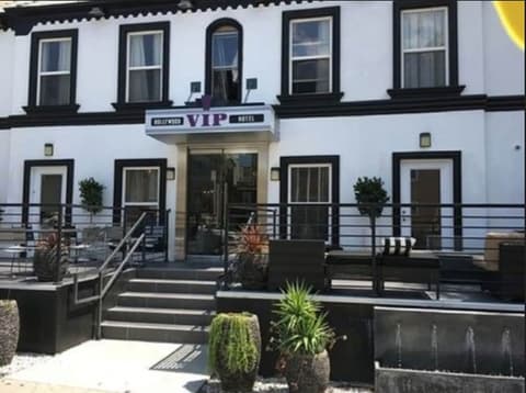 Hollywood VIP Hotel, Front of property