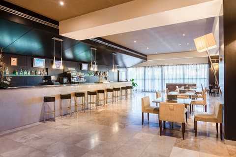 Occidental Aranjuez, Bar (on property)