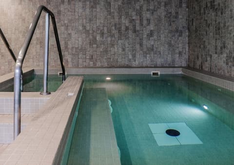 One King West Hotel & Residence, Indoor spa tub