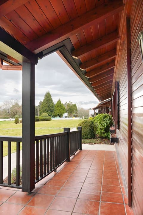 Alda Palas de Rei, Exterior