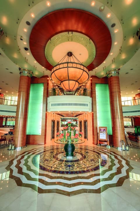 Swissôtel Al Murooj Dubai, Lobby
