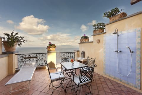 Hotel La Tonnarella, Terrace/patio