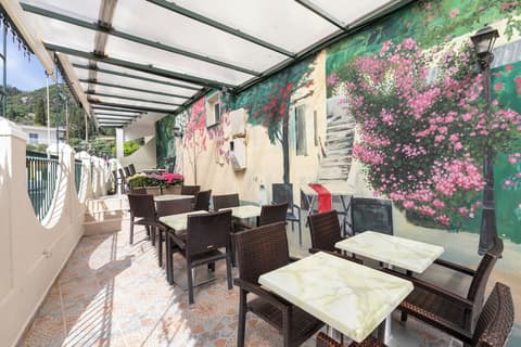 Bella Vista Beach Hotel and Studios, Lobby sitting area