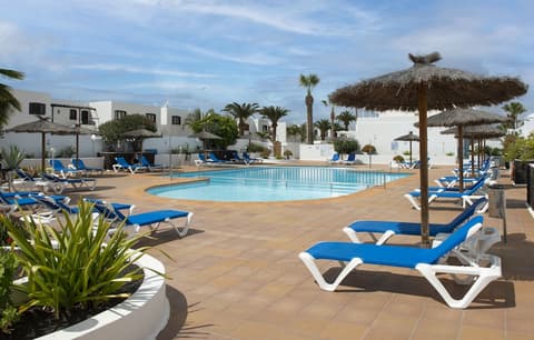 Apartamentos LIVVO Oasis, Pool