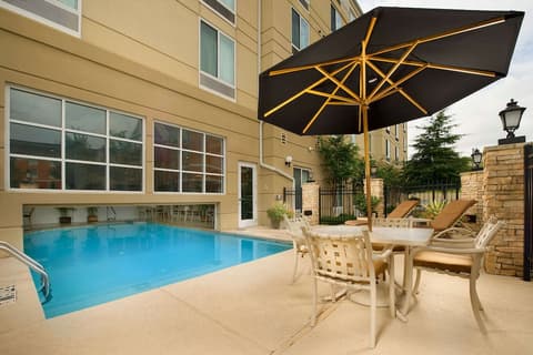 Hilton Garden Inn Atlanta NW/Kennesaw Town Center, Exterior