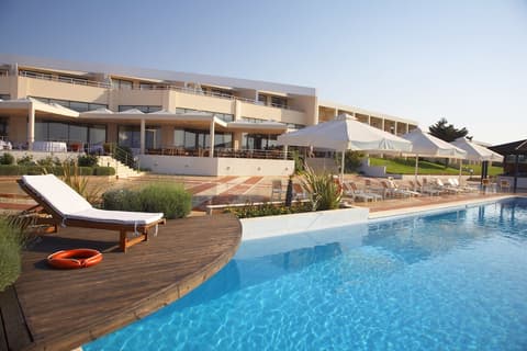 Ramada Plaza by Wyndham Thraki, Outdoor pool