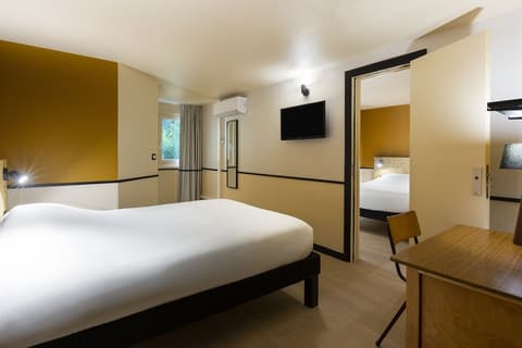 greet Hotel Villeneuve La Garenne, Room