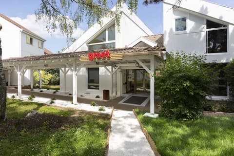 greet Hotel Villeneuve La Garenne, Front of property