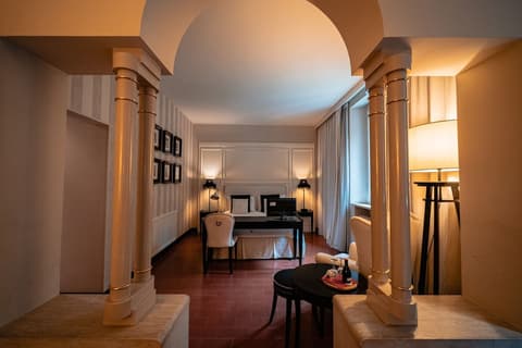 Santa Maria Foris, Room