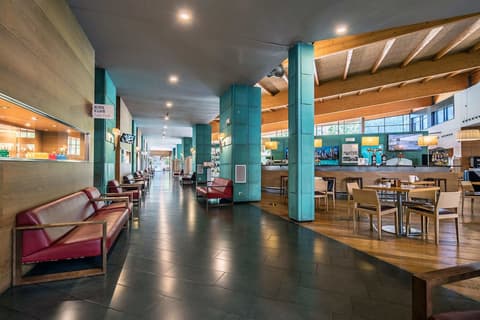 Hotel Puerta de Bilbao, Lobby