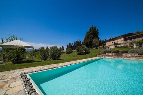 Relais del Lago, Outdoor pool