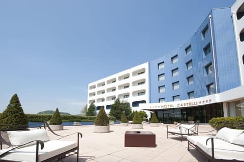 Hotel Castelli, Courtyard