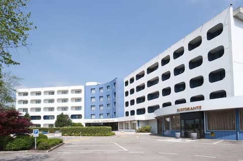 Hotel Castelli, Front of property