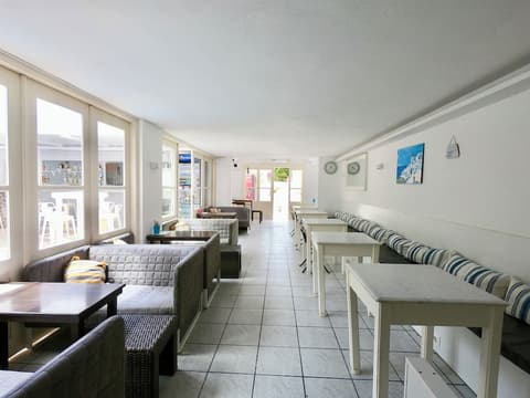 Anny Studios Perissa Beach, Reception