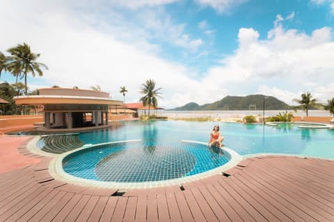 The Aiyapura Koh Chang, Pool