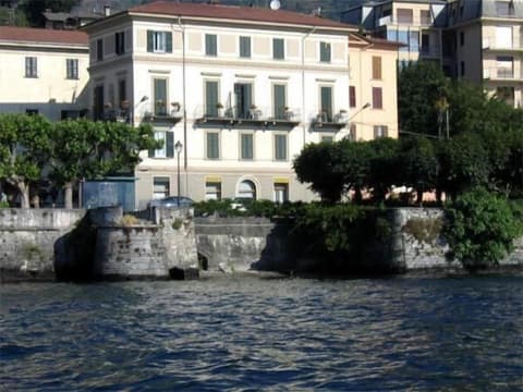 Hotel Riviera, Exterior