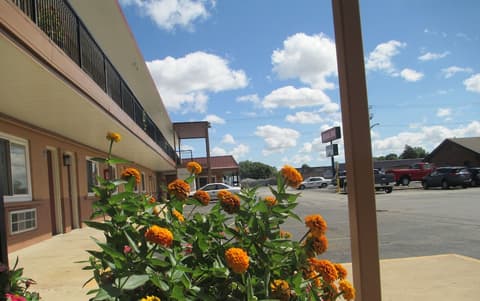 Regal Inn - Chicago O'Hare Airport, Exterior