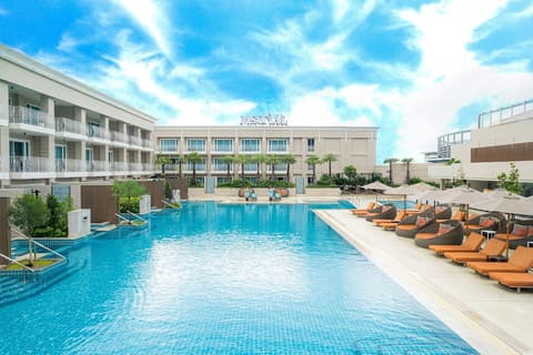 M Social Hotel Phuket, Pool