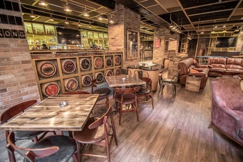 ALQasr Metropole Hotel, Bar (on property)