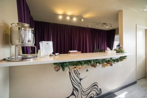 Alura Inn, Reception