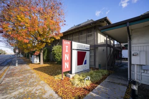 Alura Inn, Front of property
