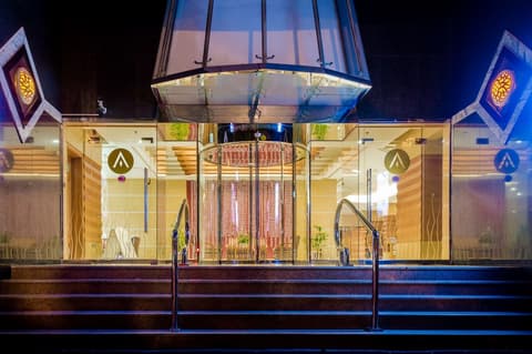 Avenue Hotel, Interior entrance