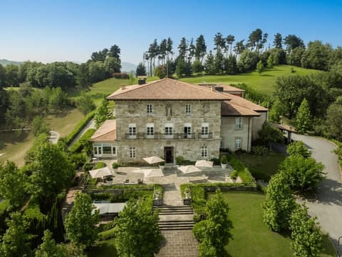 Palacio Urgoiti, Front of property